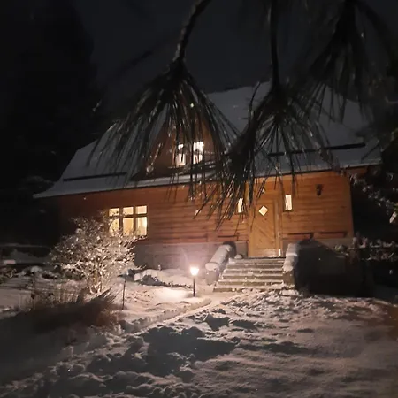Dworek Nad Potokiem Ferienhaus *